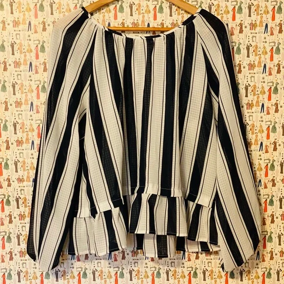 Merona Blouse 🖤 - Picture 2 of 6